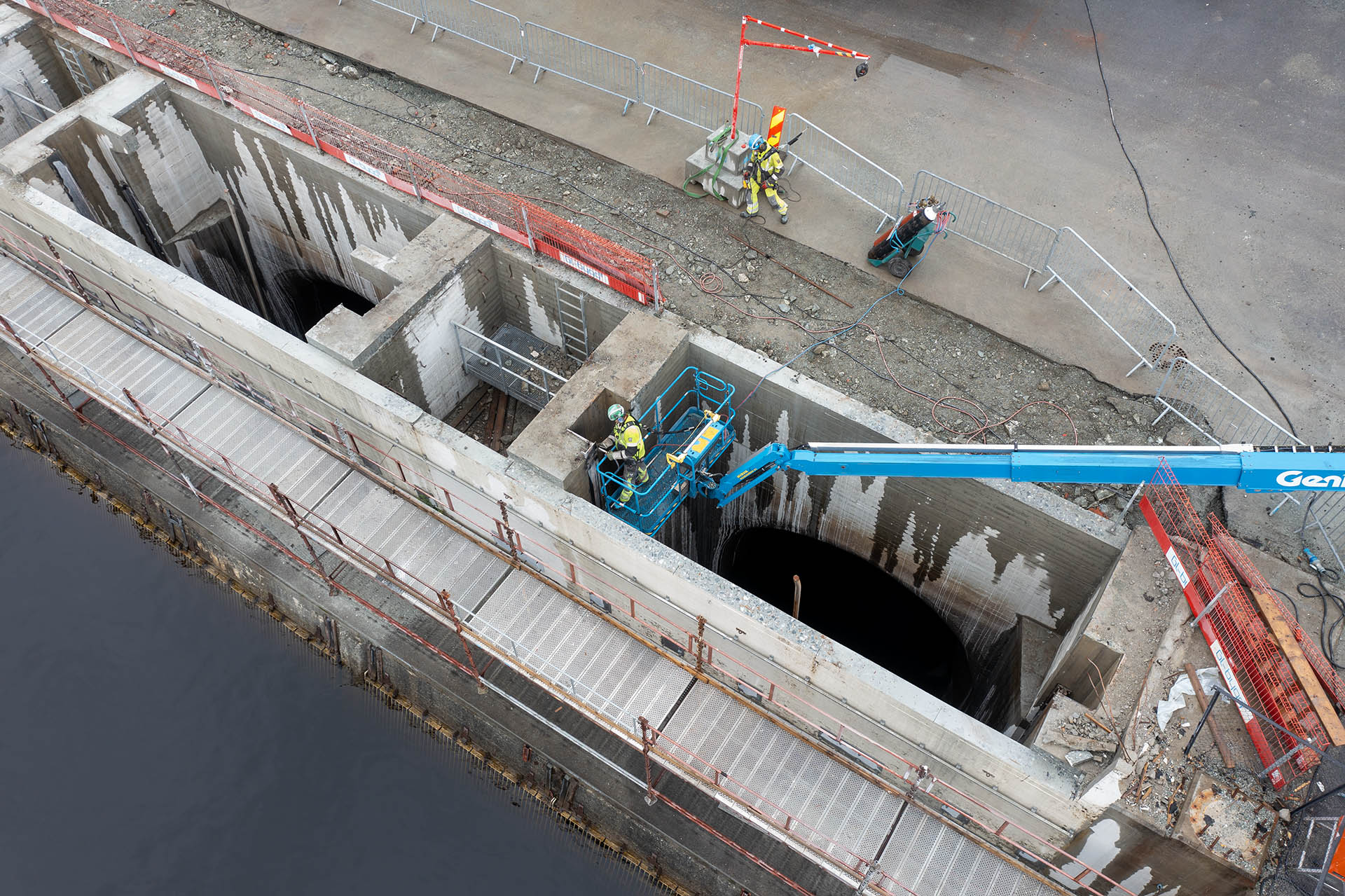 Arbeid på NTEs kraftstasjon på Fiskumfoss